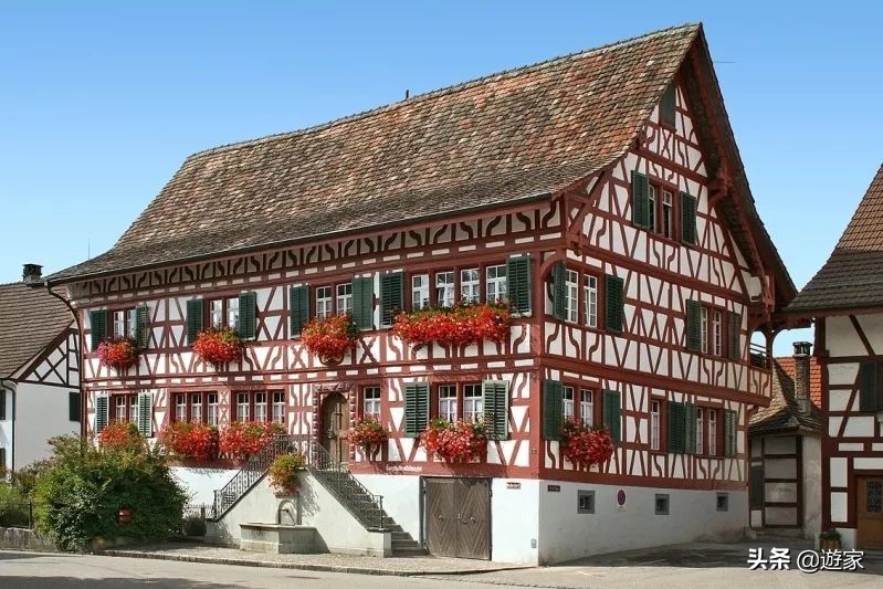 瑞士人竟然这么爱喝，拥有是世界遗产的葡萄园，作业还在靠手工