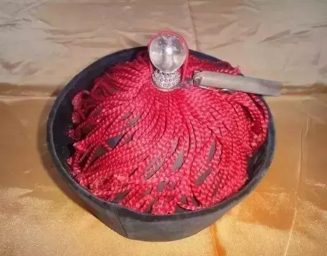 碧玺和水晶有什么区别,碧玺是水晶吗里面有瑕疵是真的吗