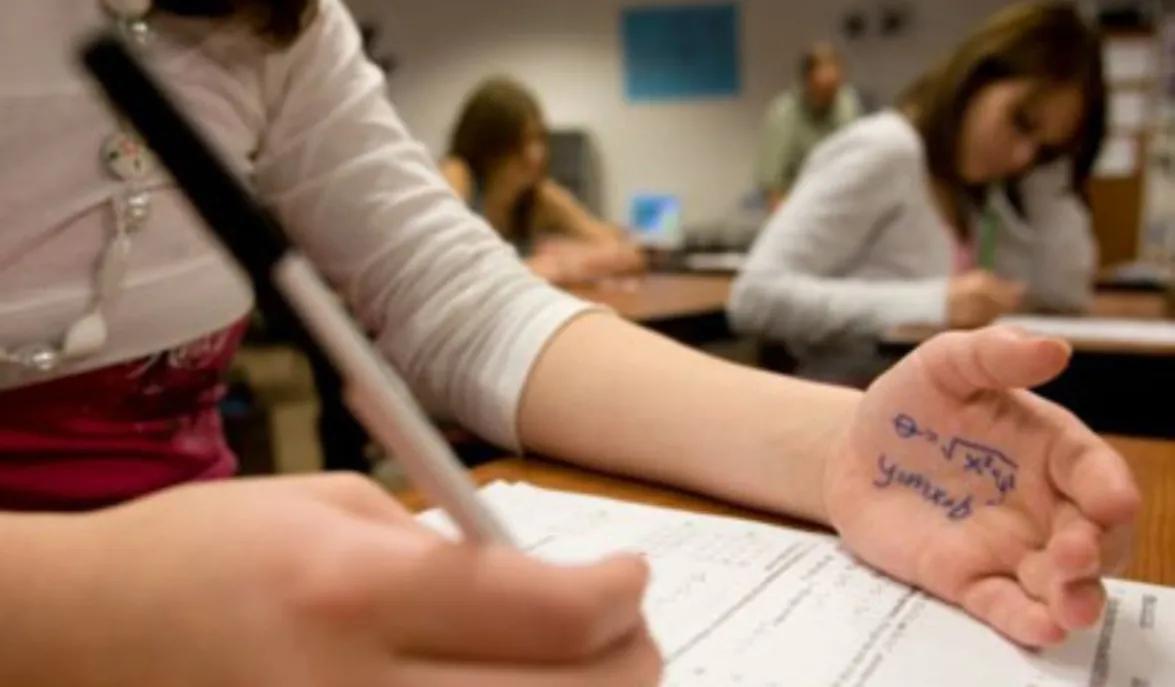 小孩儿考试作弊违法吗,孩子考试作弊被学校处罚