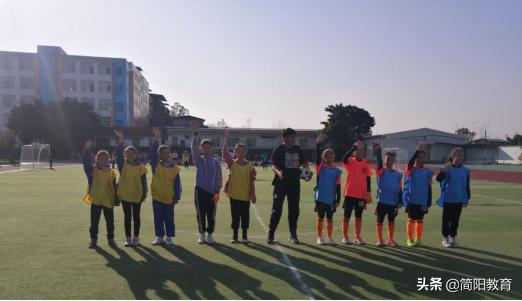 校园足球点亮绿茵梦想,成都爱成都迎大运小学生篮球比赛