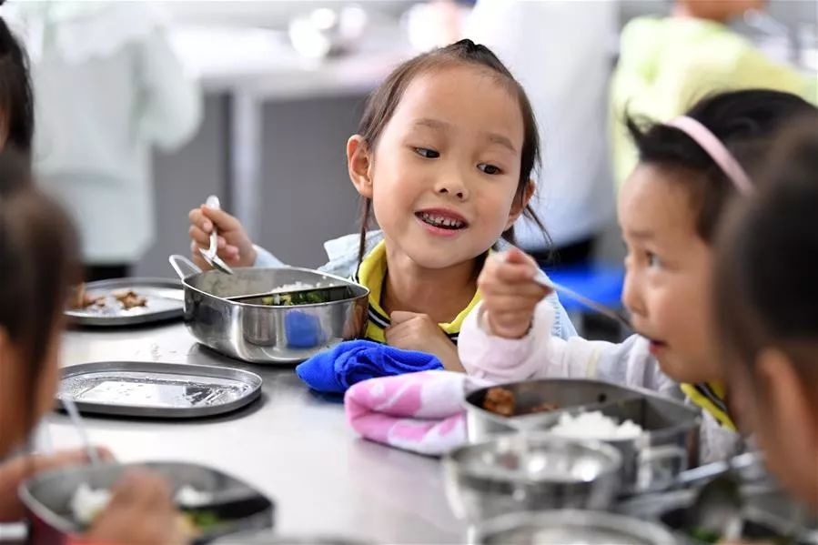 还记得曾经让你泪流满面的照片吗,还记得那个让你刻骨铭心的女孩吗