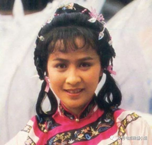 刘嘉玲54岁：经历富商绯闻和裸照风波，不生娃，靠8个字撑到今天