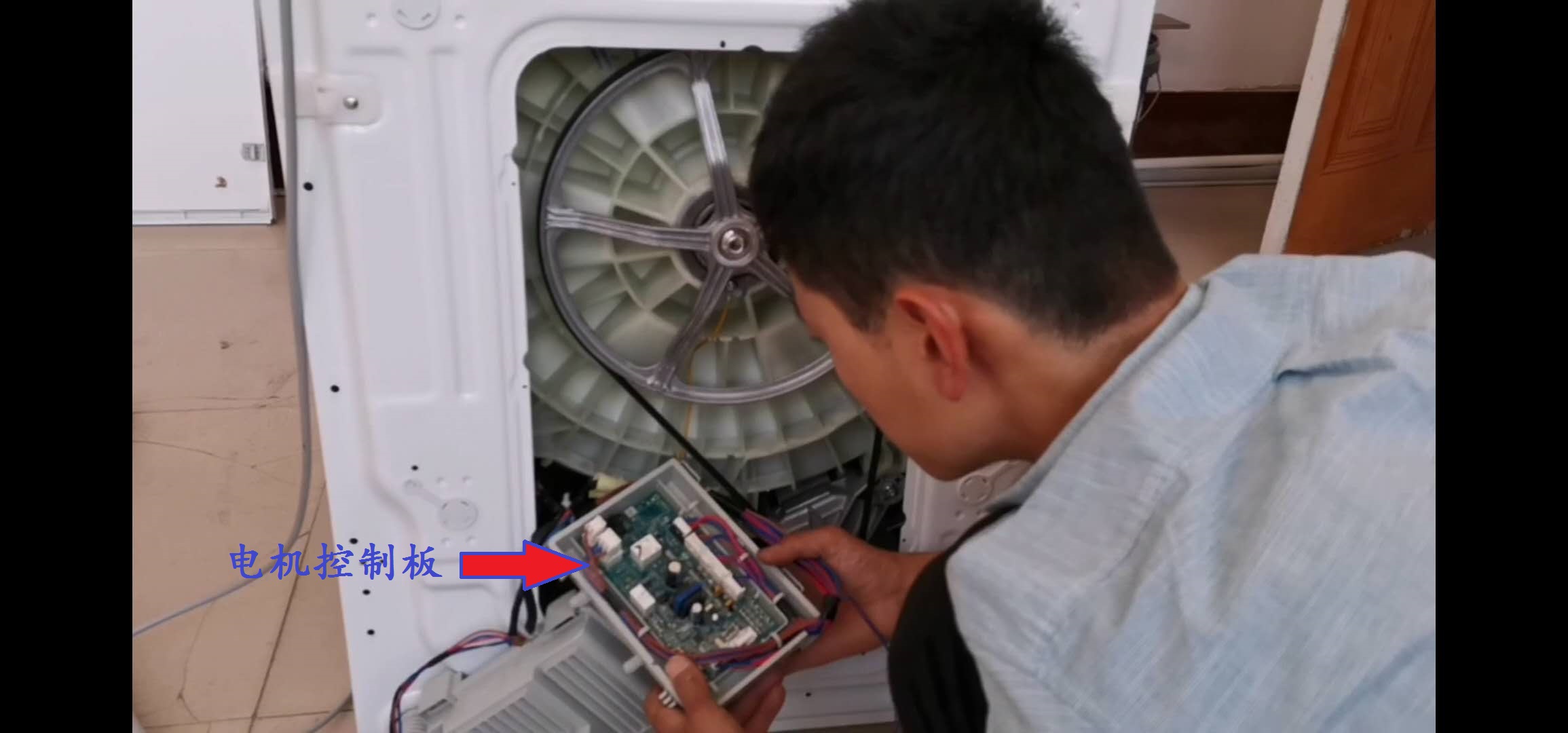 洗衣机拆解工人,滚筒洗衣机维修拆解视频