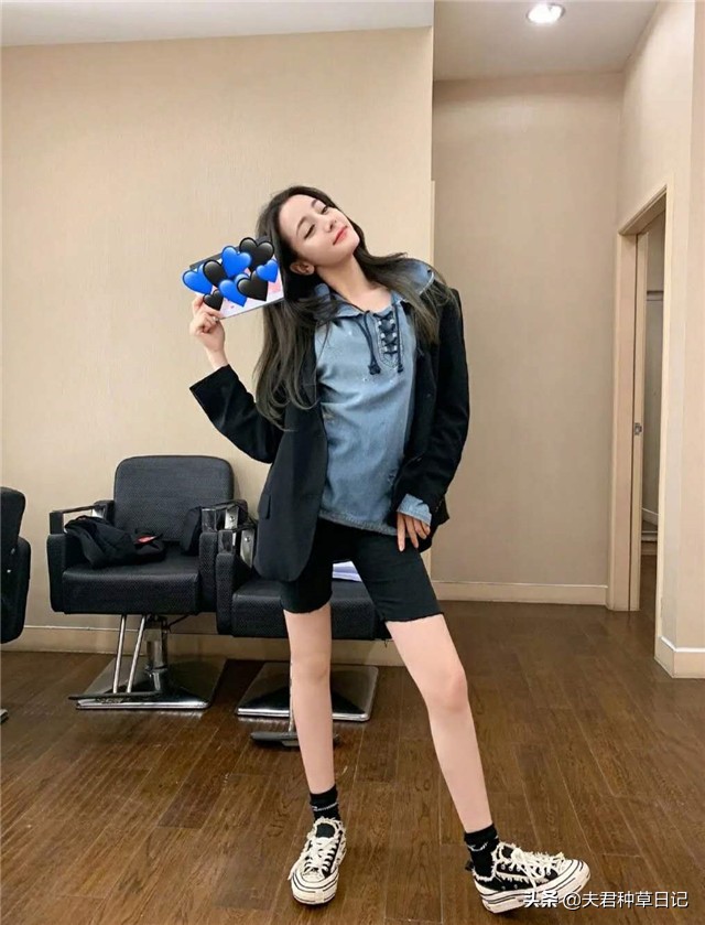 很有时尚感的遮肉的平价裤子,今年最火卫裤直筒