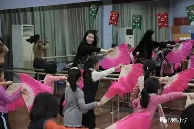 一年招生200人,一年招生最多的学校