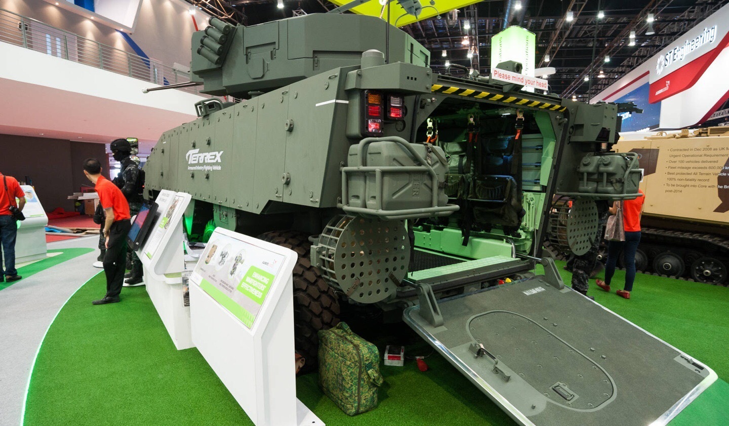 摩天大楼上面的机械怪兽,摩天大厦狂暴巨兽视频