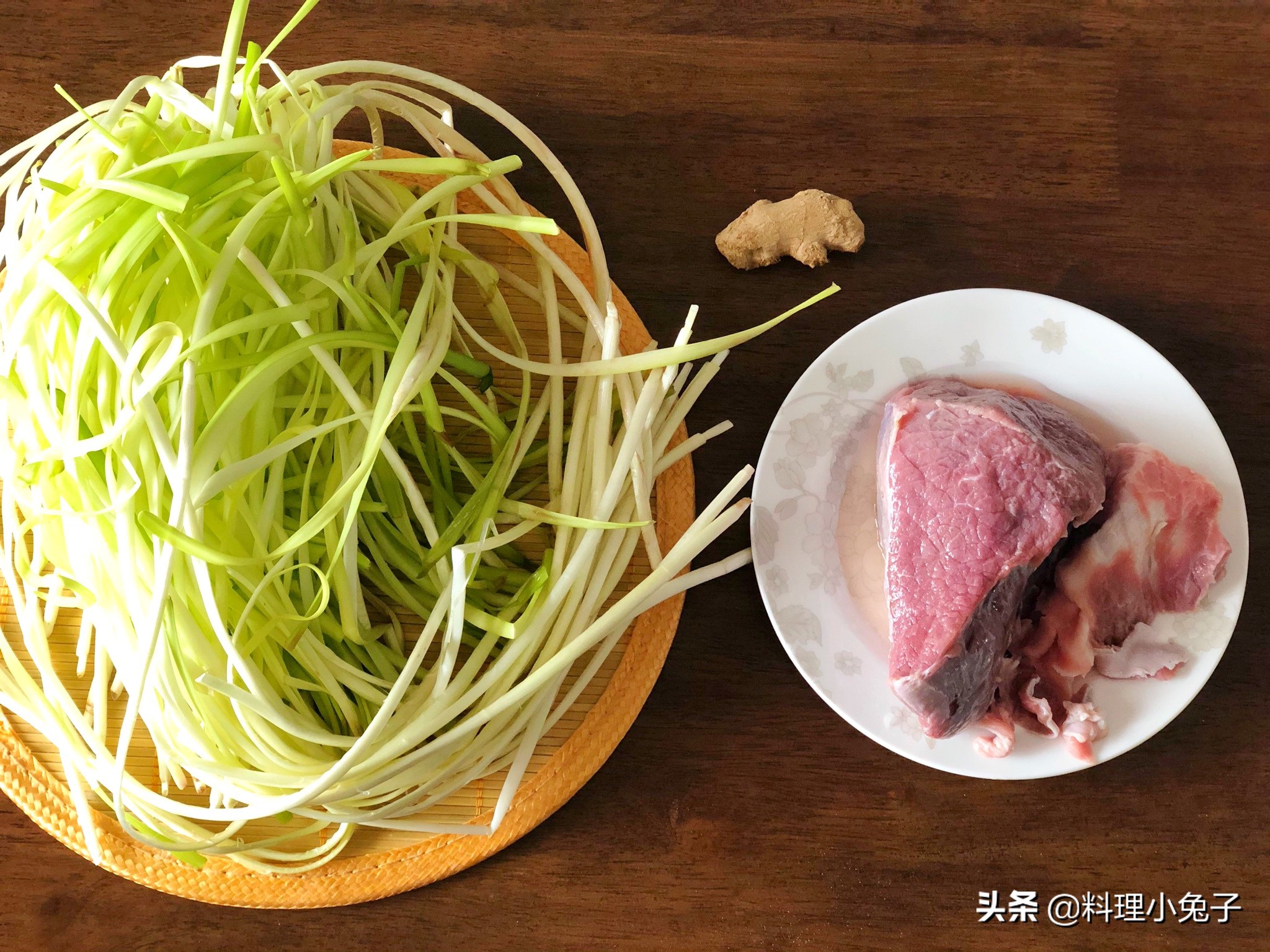 牛肉胡萝卜肉馅饺子怎样调馅,正宗牛肉洋葱馅饼肉馅做法视频