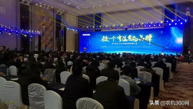 现场预收1.36亿元！经销商为啥这么信赖萨丁重工？