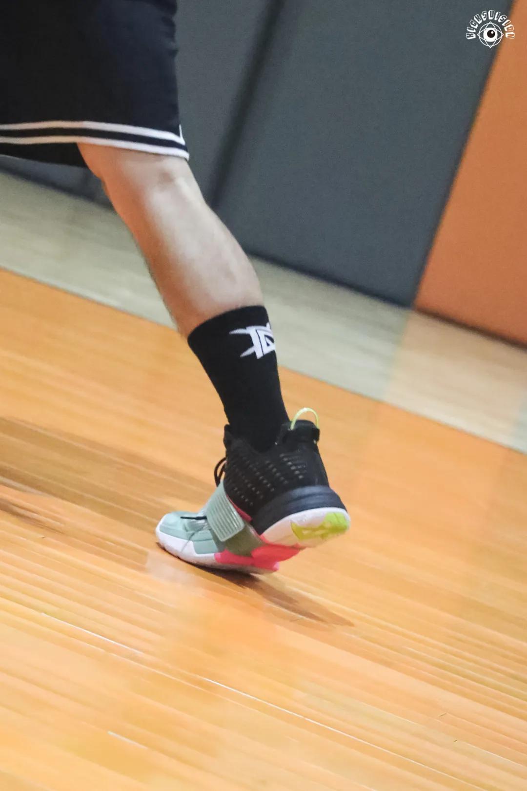 无论是打球还是穿鞋,你都「要疯」一点|KVSN众测