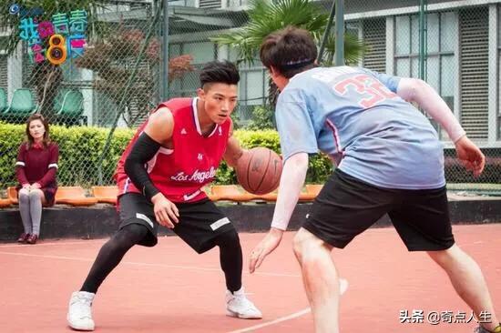 矮个子男生打篮球不自信视频,打篮球怎么打出自信