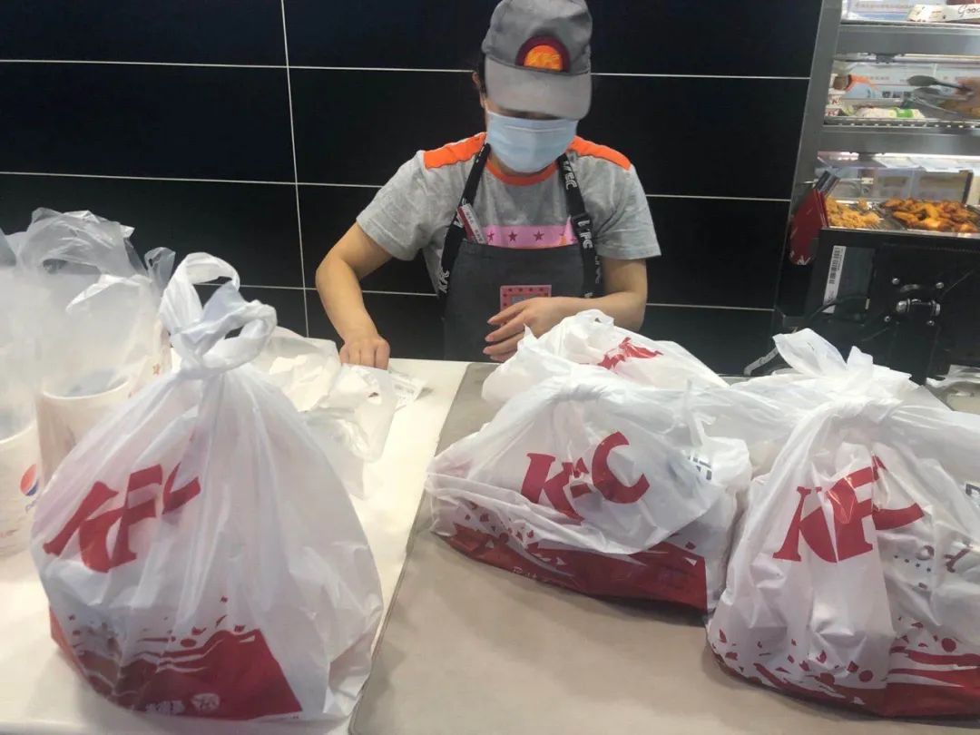 肯德基40周年特惠半桶半价桶,肯德基40周年特惠半桶