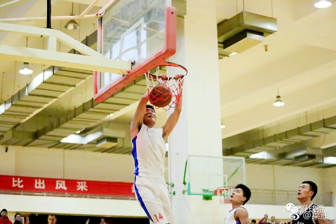 厉害！高中开始练篮球的他，拿下五站路人王冠军！