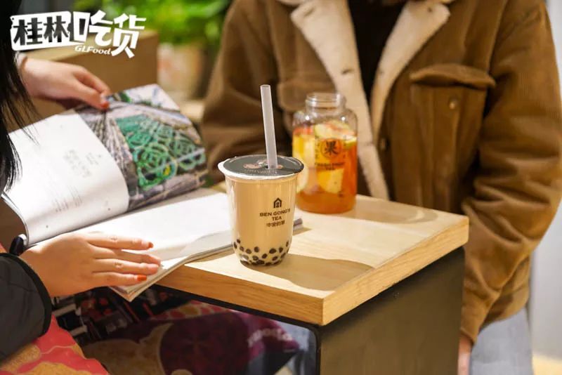 火遍全国的明星茶饮本宫的茶开到桂林了！凭口袋茶掀起了排队潮流