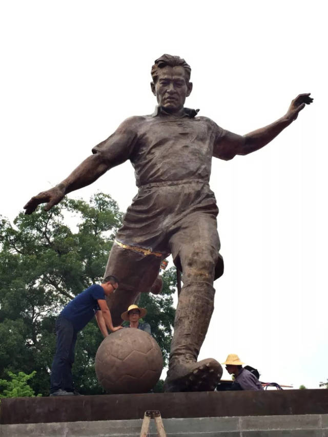 中国“球怪”：17岁成名，一生进球1860个，担任过国际足联要职