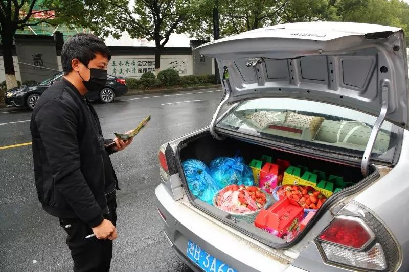 她是余杭一个微信群主光一个群就能卖30多万!近期更是卖疯!卖的啥?