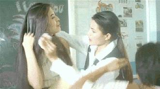 什么动作可以让男生心动,什么肢体动作让女生心动