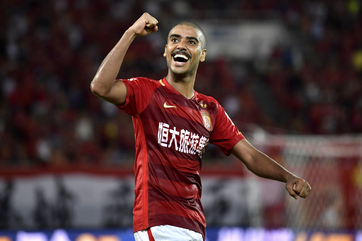 中超诞生最强进攻四叉戟!国安迎争冠最强拼图,恒大也算明亏暗赚