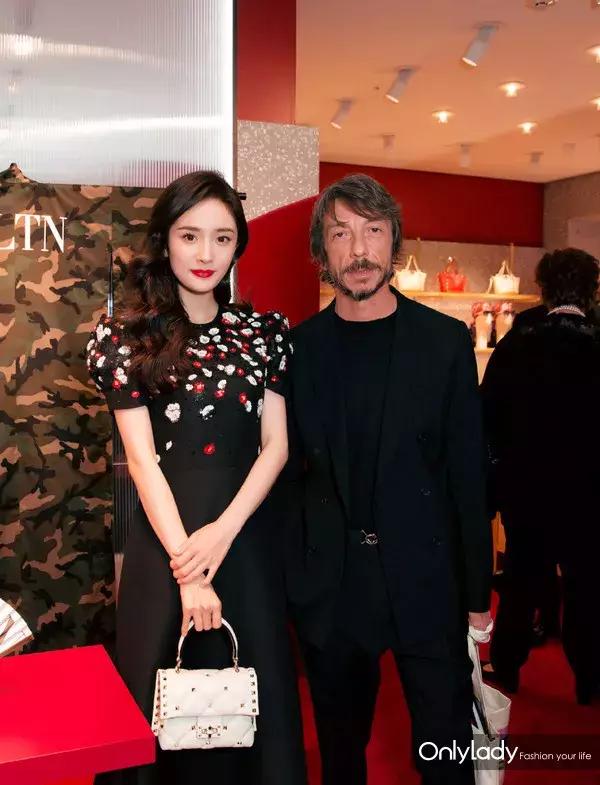 张艺兴valentino东京神图,张艺兴valentino秀场表演