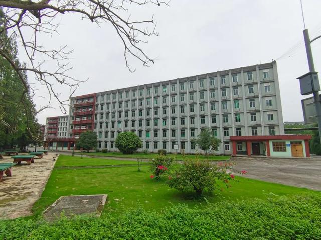 西南交通大学撤离峨眉校区，乐山市别哭，咱们不能荒废这片校园