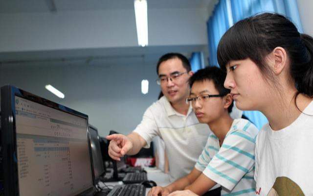 这三类大学就业不输985211,这3所双非大学实力强劲