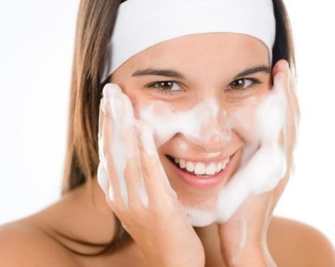 干皮适合用什么洗面奶最好,干皮适合用的洗面奶推荐