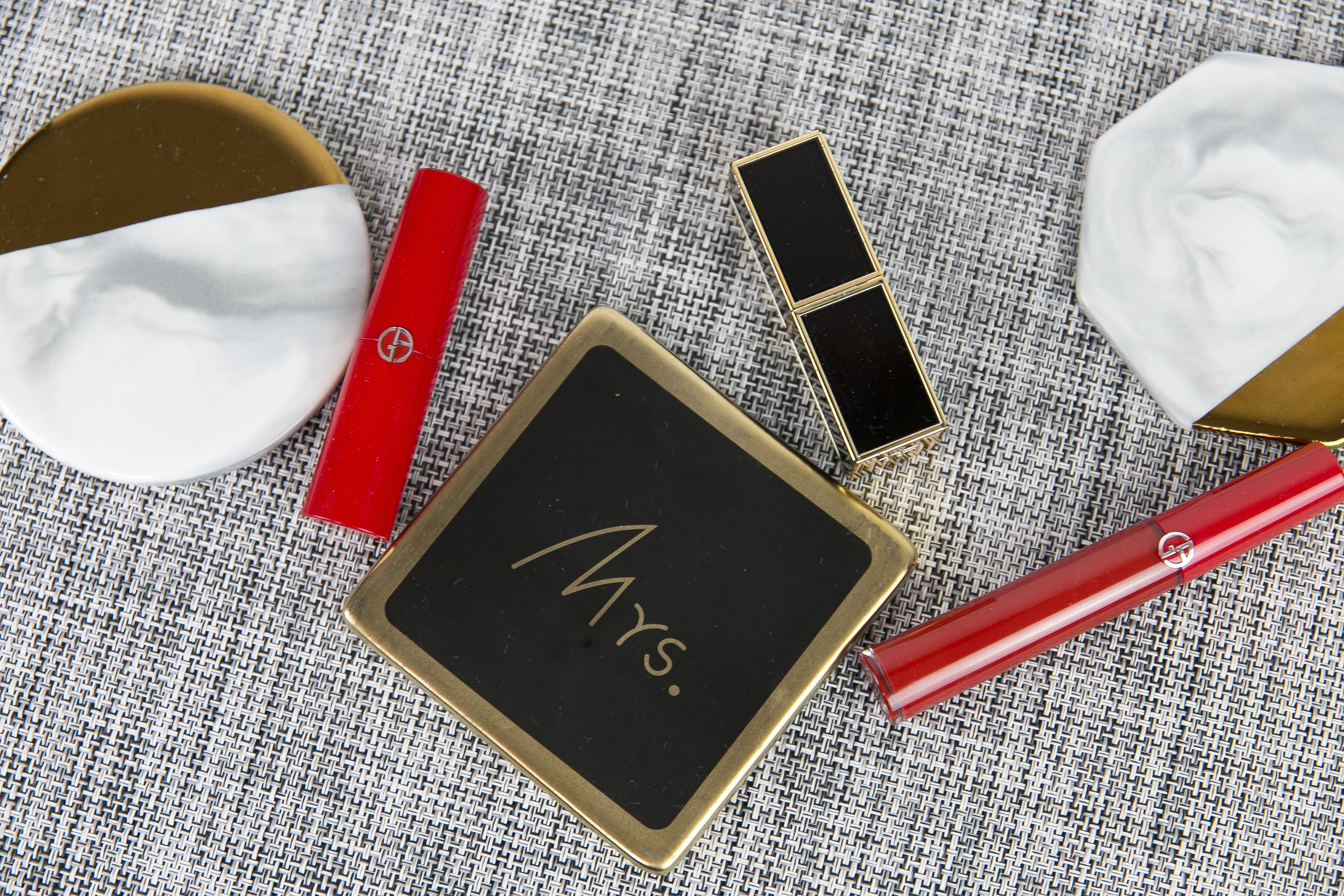 还在为繁琐的护肤步骤而烦恼吗,还在为皮肤问题困扰吗