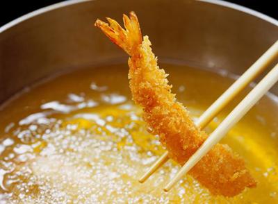 炸东西的油怎样处理一下才能用,炸花生米剩下的油怎么处理