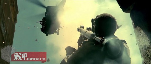 美国黑鹰战机坠落视频,黑鹰坠落最震撼视频