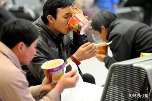 统一汤达人碗面和桶装的区别,统一汤达人和康师傅豚骨