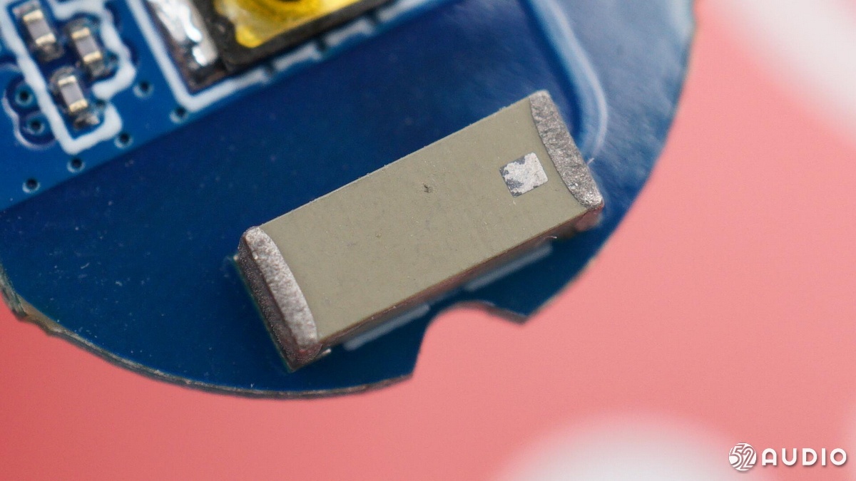 足球篮球蓝牙耳机拆解,足球款蓝牙耳机