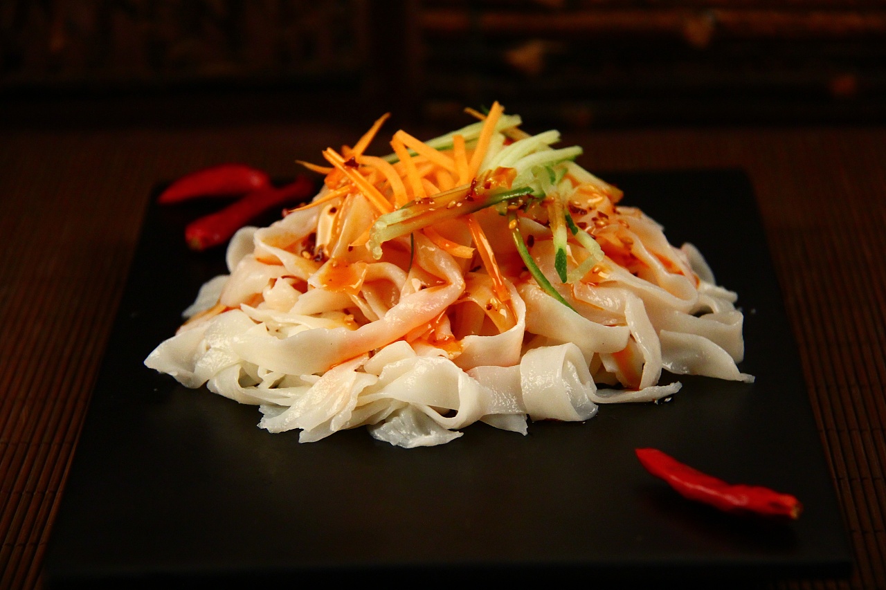 西安凉皮培训哪家专业,西安品诺小吃培训凉皮