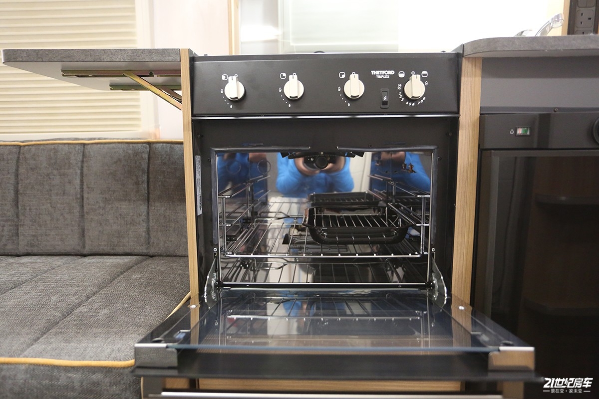 英国百丽d4,发现4拖挂式房车