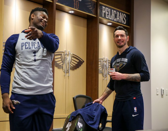 12连败也得有圣诞礼物!球哥为队友送上定制游戏机,锡安熊抱感谢