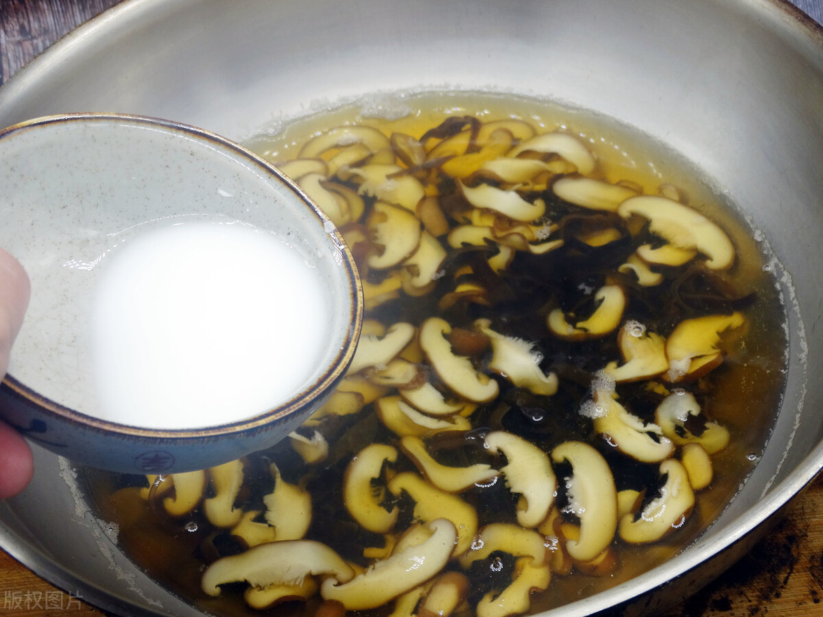 一般的生粉和淀粉应怎么食用,生粉和淀粉做菜有什么区别