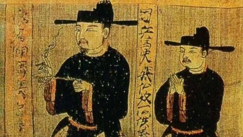 你喜欢“一米帽”吗?学生戏称一夜回到宋朝,游客争相多要几个