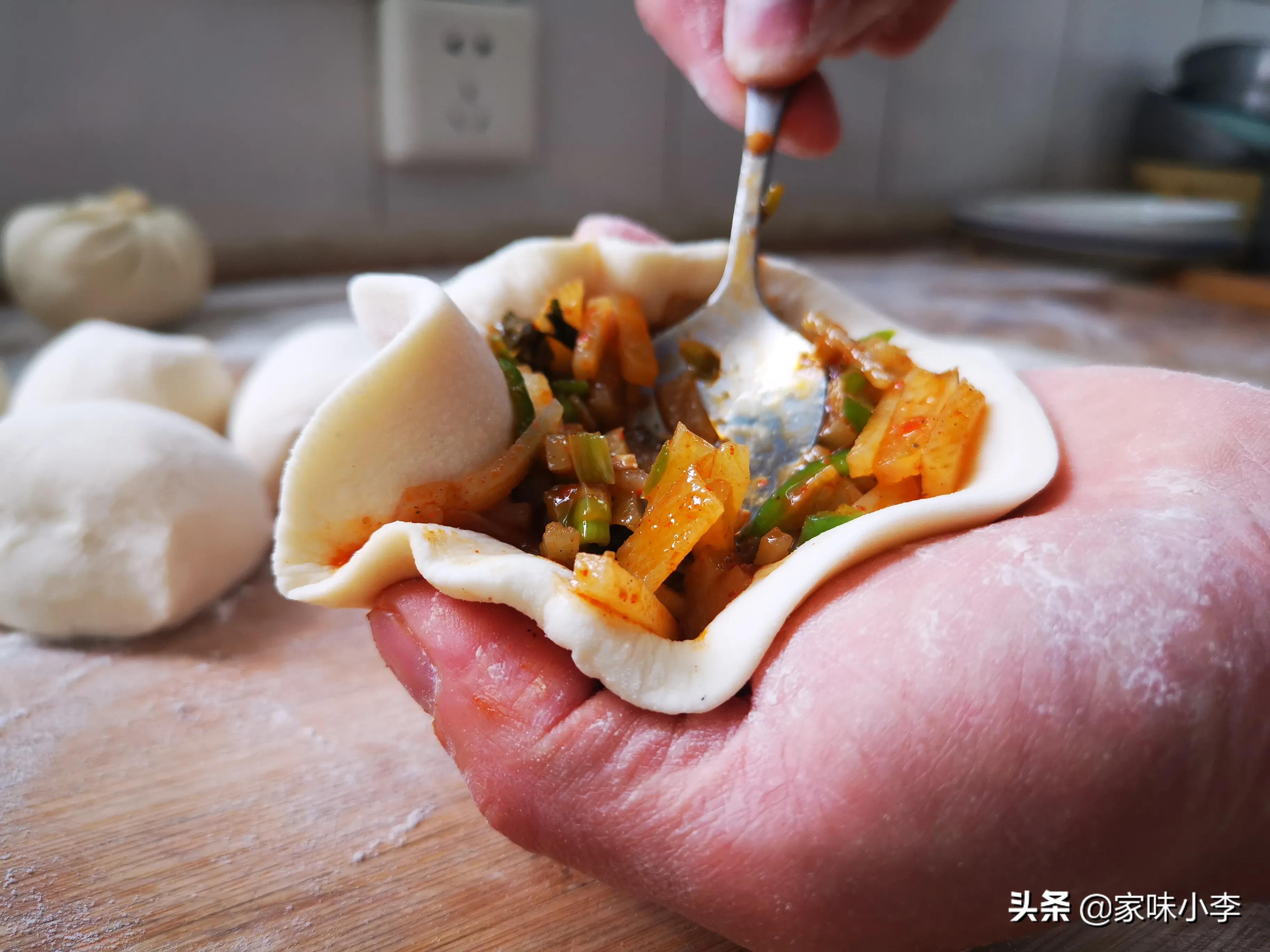 冷冻包子生坯是冷水蒸还是开水蒸,蒸包子时怎么才能让包子蓬松好吃