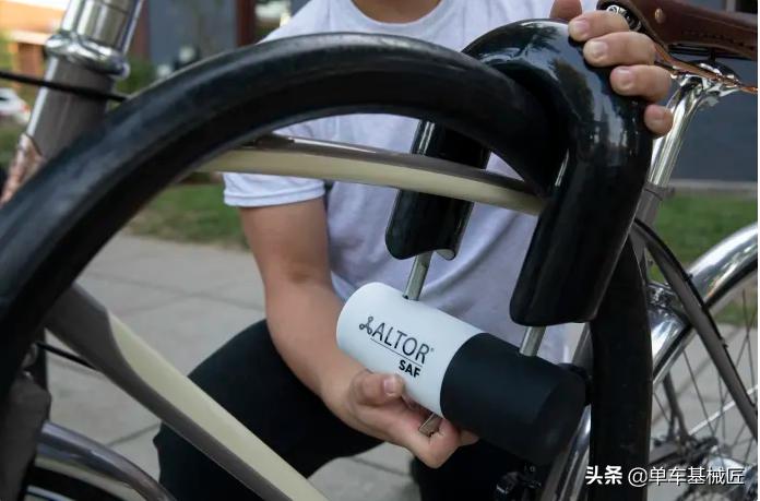 这应该是最大的自行车车锁了,据说可以防御任何攻击