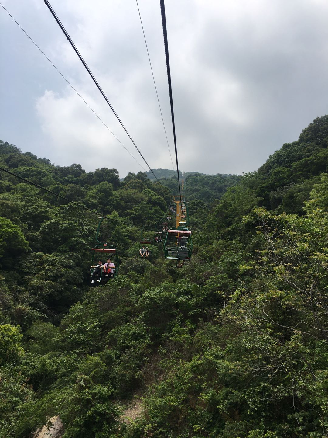 小孩脑袋诡异向后转了180°,居然说是小孩火眼低,压不住邪……