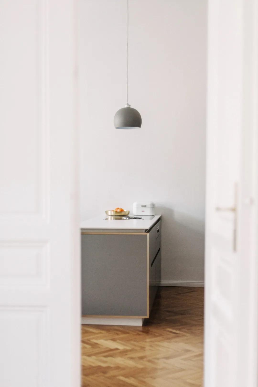 美到犯规的春装,2022春夏潘通发布流行色