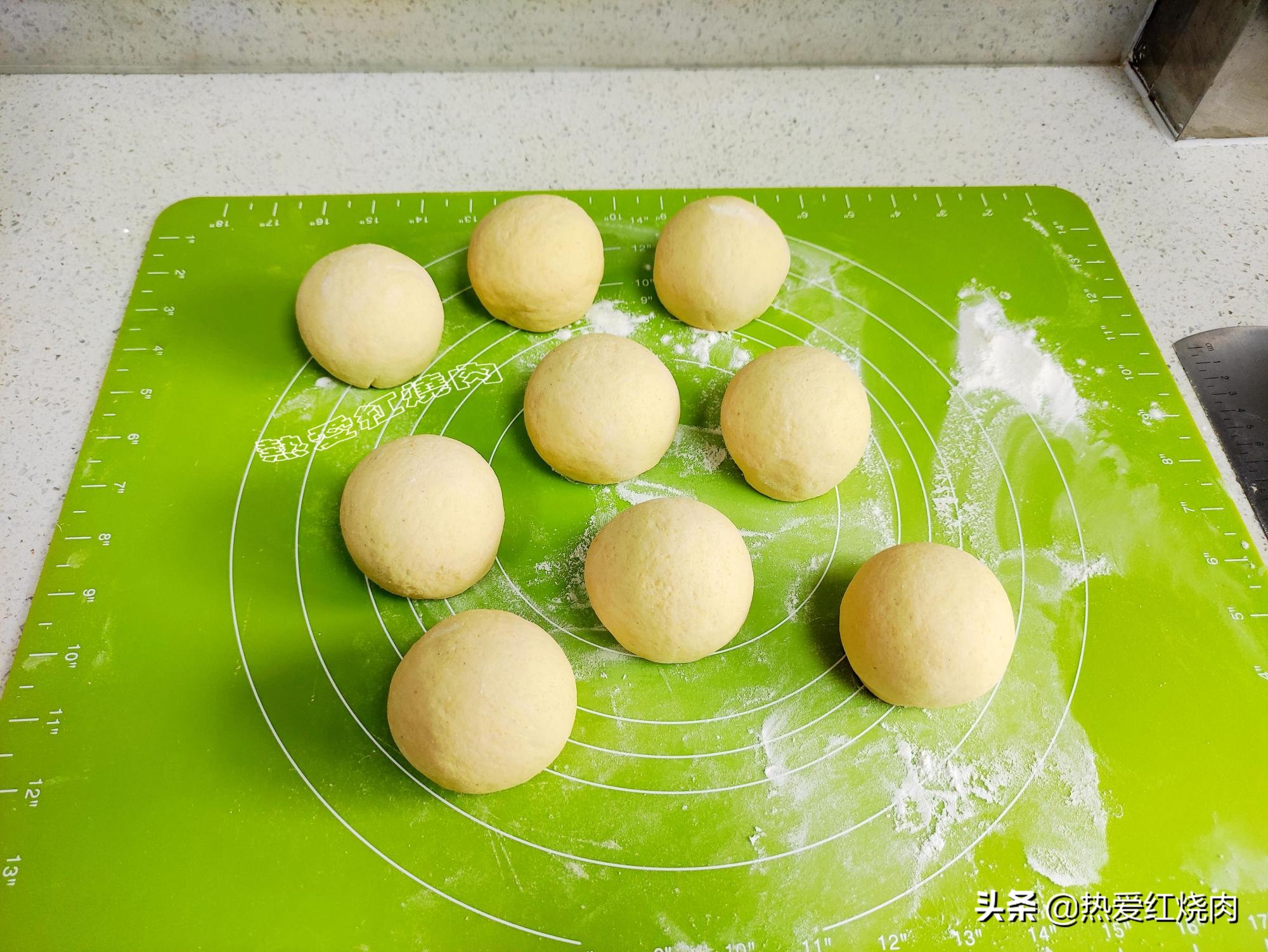 馒头蒸熟发酸怎么处理才好吃,自己蒸馒头为什么那么硬