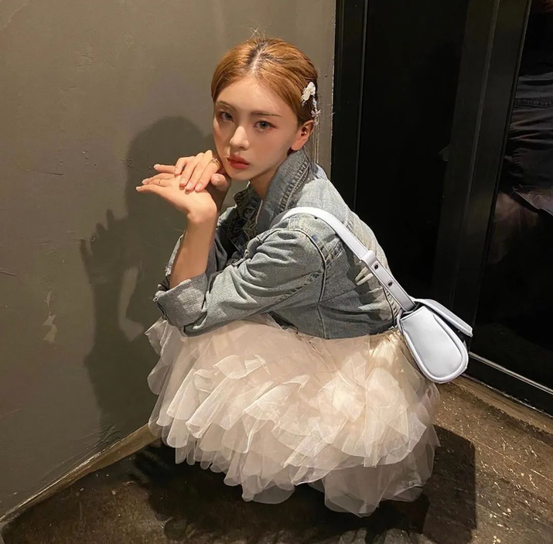 韩国女孩很会化妆,韩国东大门头饰