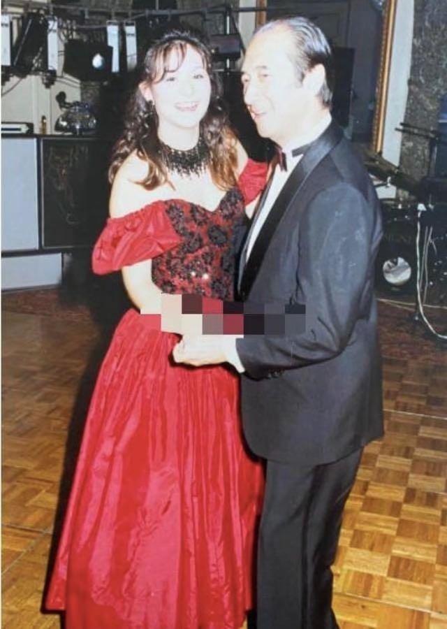 她是赌王最苦命的孙女，父母双亡，惨遭离婚，罹患癌症，无缘家产