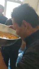 总想证明自己不是“娘炮”的中国男人们也太惨了