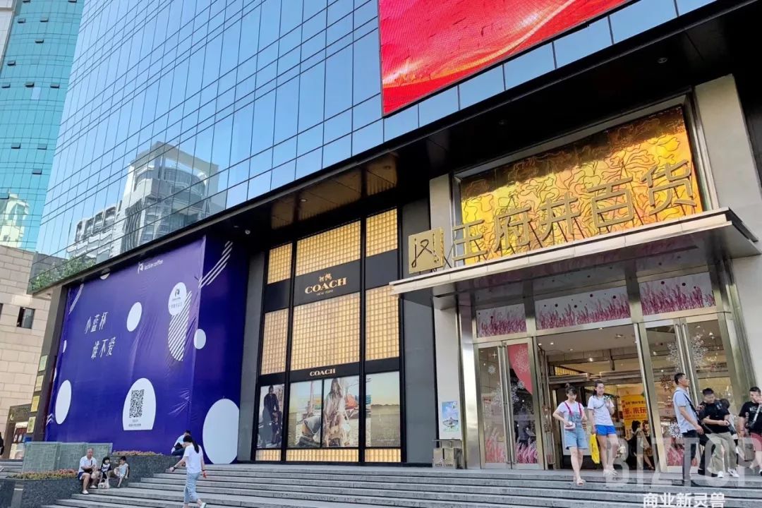 西安赛格品牌大升级！瑞幸和COACH做邻居，西安商业8月迷幻现实