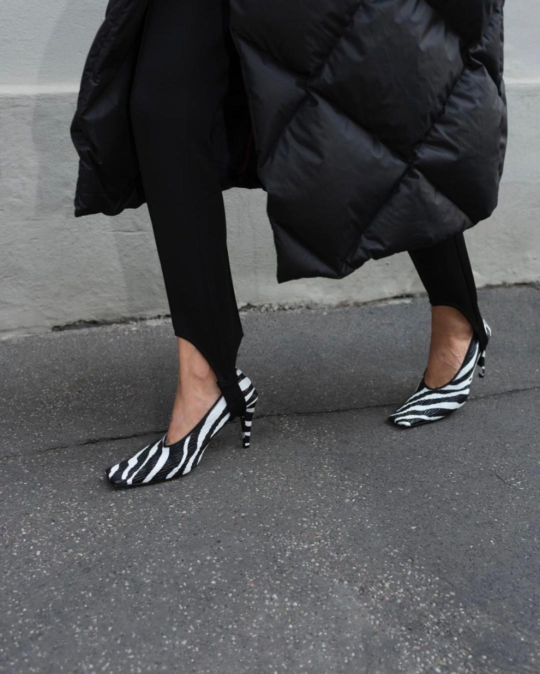 被嫌弃的踩脚裤翻身了！今年正当红