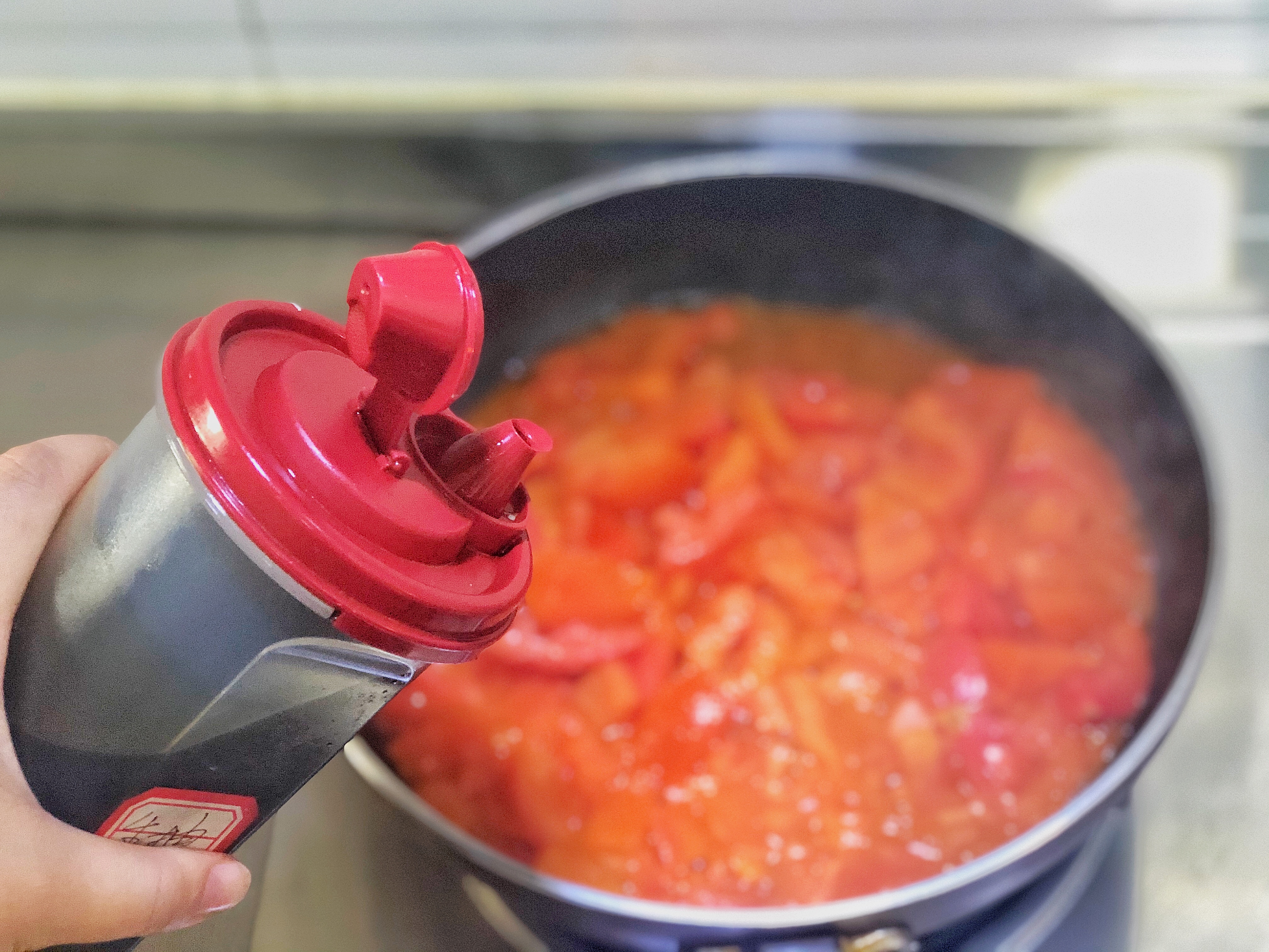 自己在家做拉面一次就能成功，和西红柿鸡蛋卤是绝配，爽滑弹牙