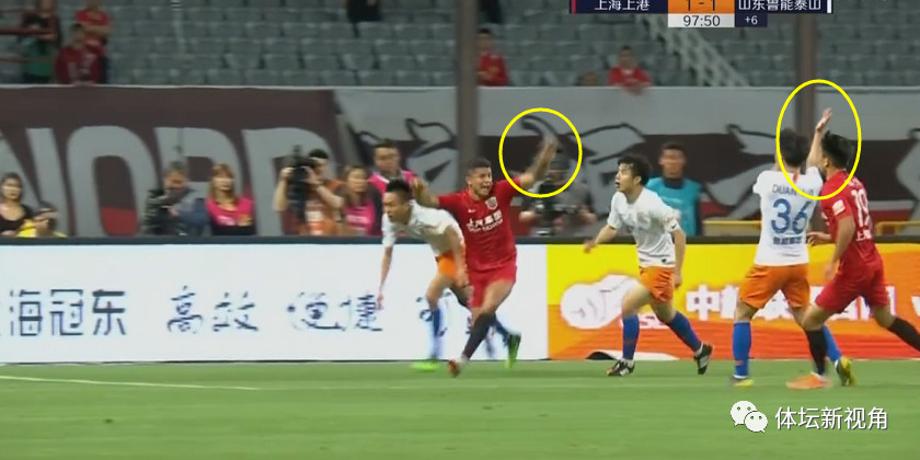蒿俊闵禁区传球,蒿俊闵与埃尔克森手球