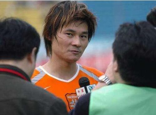 李毅在哪场比赛护球像亨利,李毅护球像亨利是什么梗