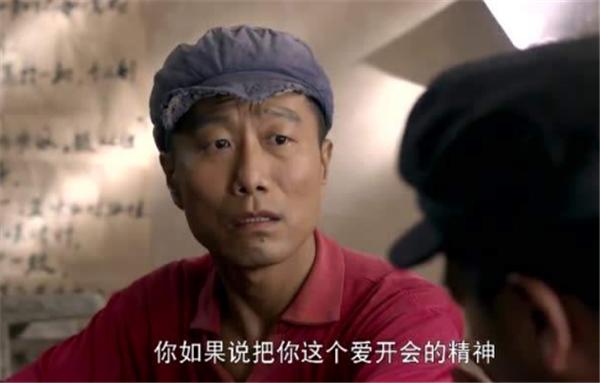 《装台》“拐的”扮演者：记者出身，辞职北漂当演员，脸熟人不红