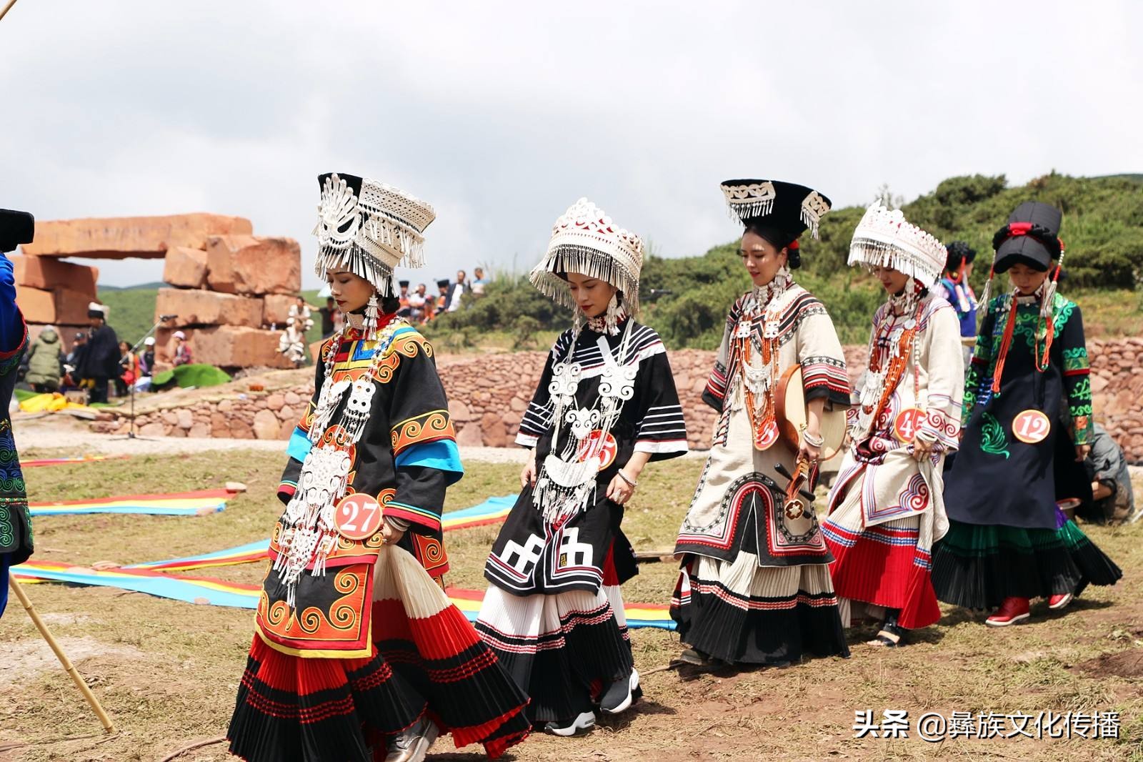 彝族：有米有丝共兴旺